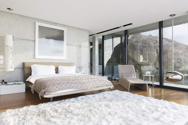 Shag rug in modern bedroom — Stock Photo