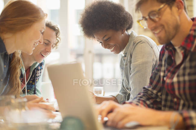 Friends working together at sidewalk cafe — Stock Photo