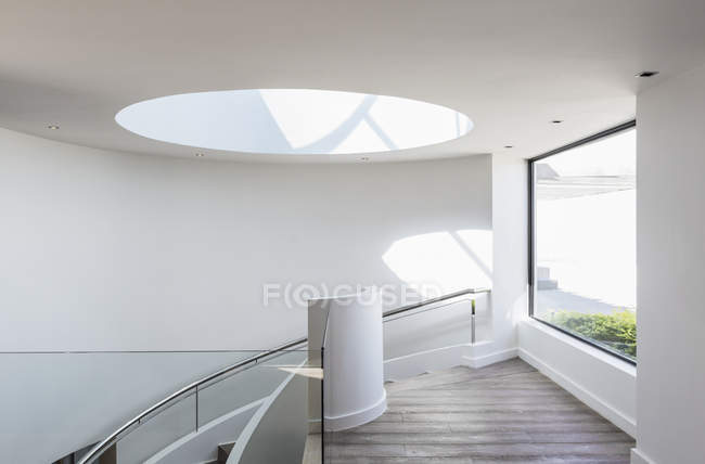 Round skylight at top of stairs in home showcase interior — Stock Photo