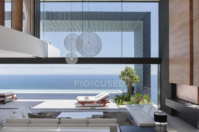 Modern house interior overlooking ocean — Stock Photo