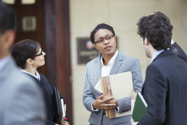 Lawyers talking outside courtroom — Stock Photo