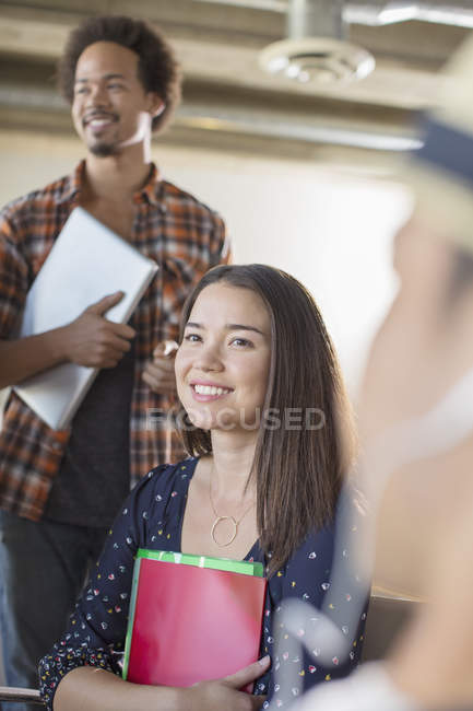 Casual business people in meeting at modern office — Stock Photo