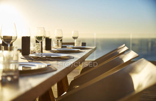 Table with plates and glasses at  luxury modern house — Stock Photo