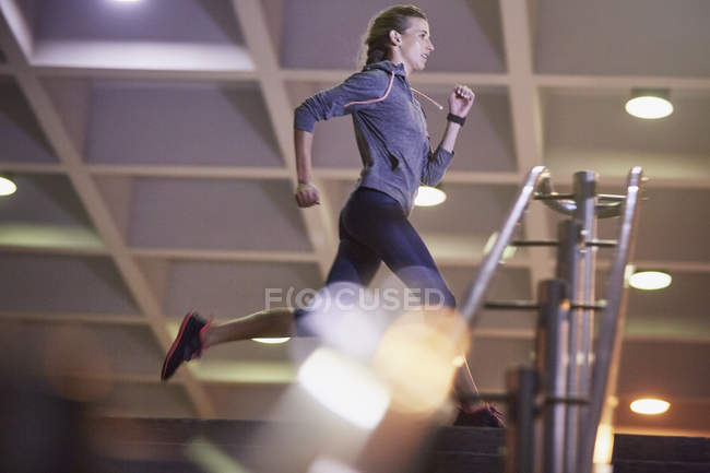 Female runner running above stairs — Stock Photo