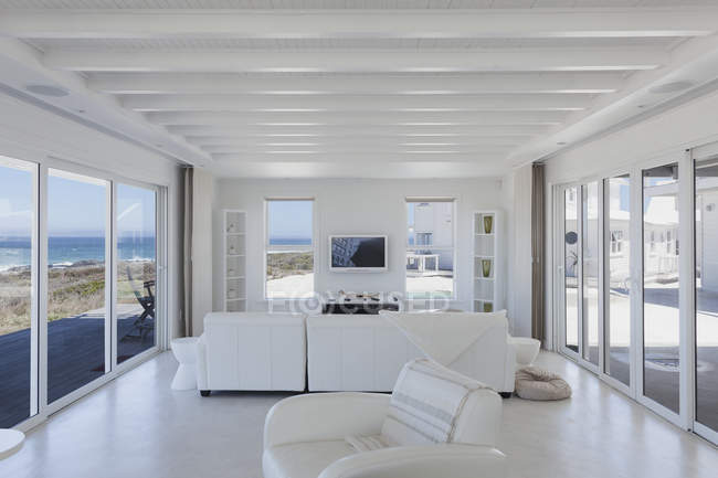 Zimmer des modernen Luxus-Hauses — Stockfoto
