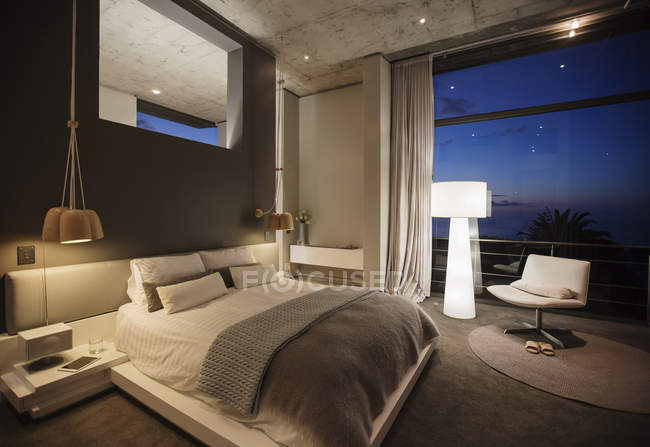 Luxus-Interieur eines modernen Hauses, Schlafzimmer — Stockfoto
