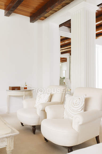 Luxury living room with pillar — Stock Photo