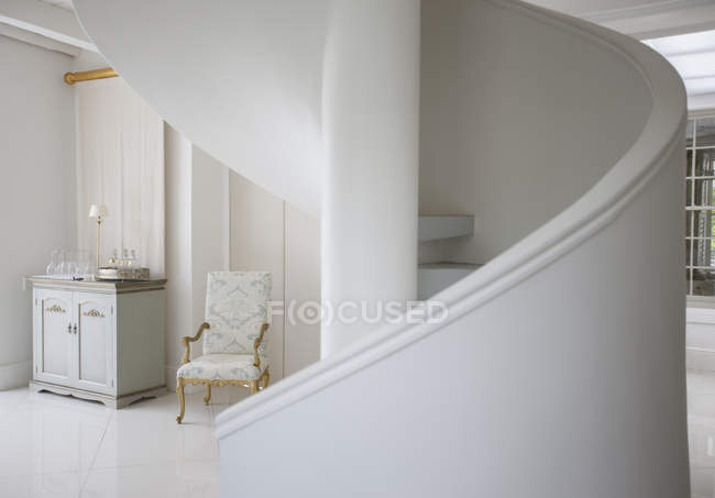 Spiral staircase in luxury foyer — Stock Photo