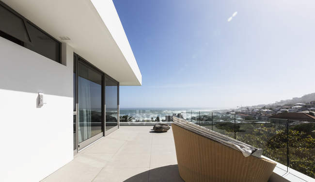Sunny home showcase exterior balcony — Stock Photo
