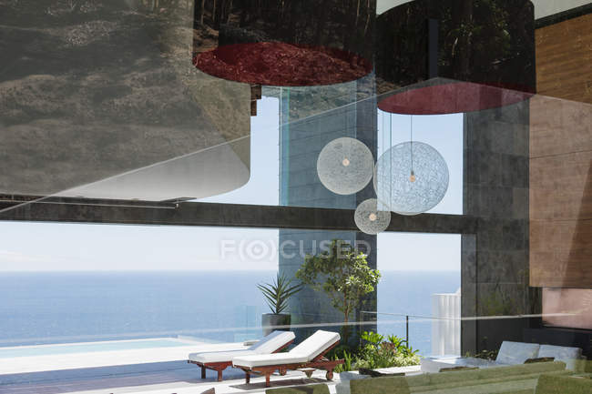 Patio of modern house overlooking ocean — Stock Photo