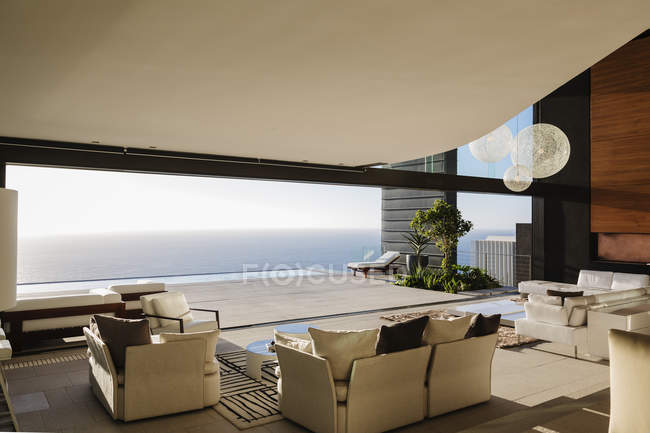 Modern living room overlooking ocean — Stock Photo