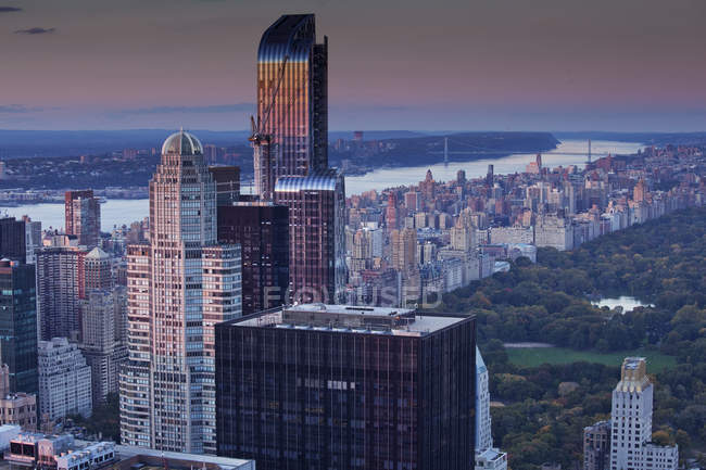 Живописный вид на горизонт Среднего города, Upper West Side, Нью-Йорк, Нью-Йорк, США — стоковое фото