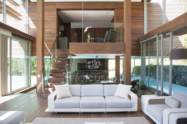 Confortable salon moderne intérieur — Photo de stock