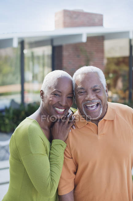 Older couple smiling outdoors — Stock Photo