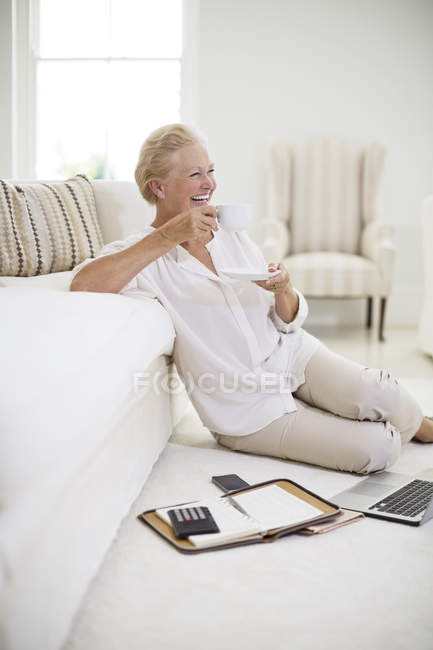 Senior caucasian woman drinking cup of coffee — Stock Photo