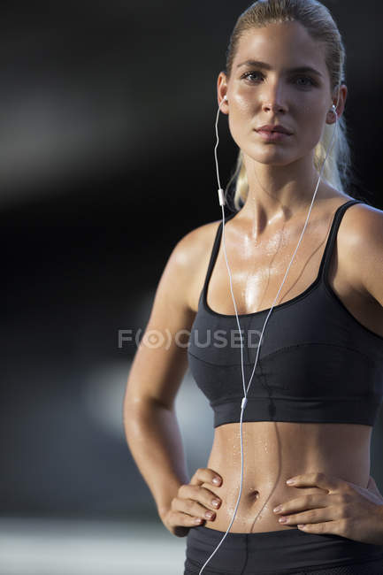 Woman resting after exercising — Stock Photo