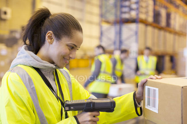 Worker scanning box in warehouse — Stock Photo