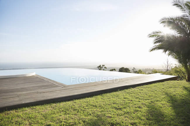 Infinity pool overlooking hillside — Stock Photo