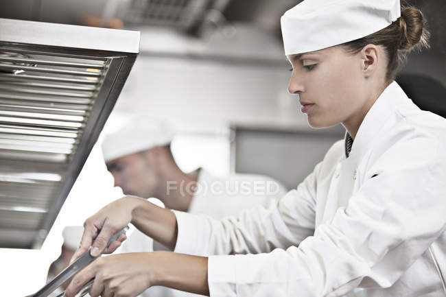 Chef cooking in restaurant kitchen — Stock Photo