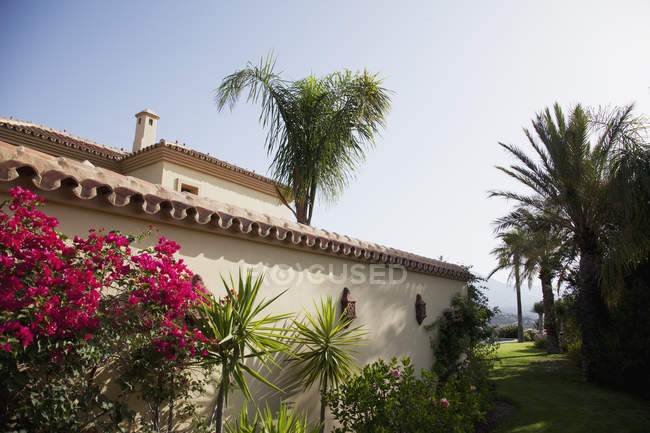 Spanish villa outside during daytime — Stock Photo