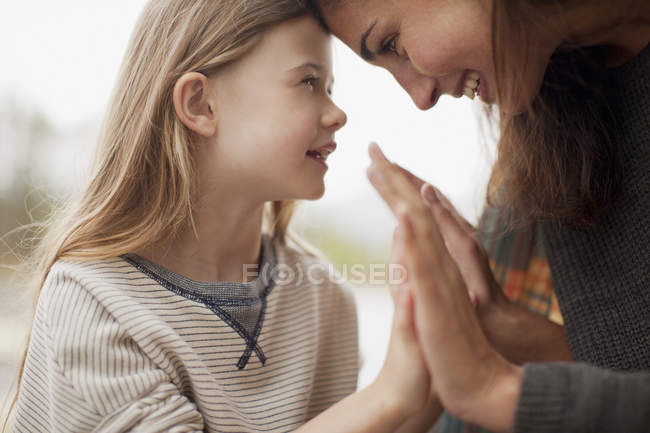 Close up of mother and daughter holding hands — Stock Photo