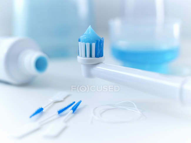 Close up of toothpaste on electric toothbrush — Stock Photo
