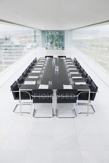 Arquitetura moderna, sala de conferências vazia — Fotografia de Stock
