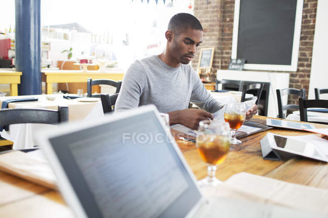 Businessman having lunch meeting in cafe — Stock Photo