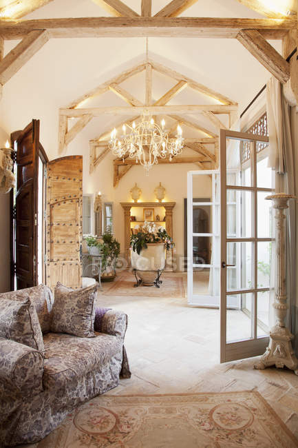 Luxury livingroom and foyer indoors — Stock Photo
