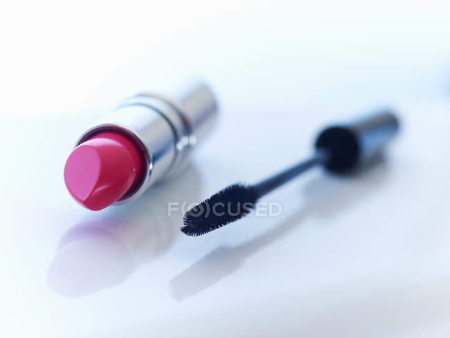 Close up of tube of lipstick and mascara — Stock Photo