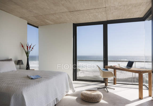Modern bedroom overlooking ocean — Stock Photo