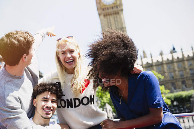 Enthusiastic friends laughing and pointing at Big Ben clocktower, London, United Kingdom — Stock Photo