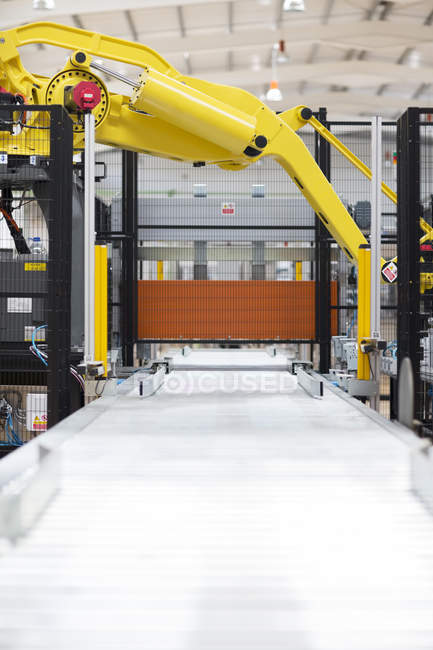 Roboter-Maschinen in der Fabrik — Stockfoto
