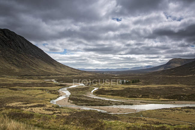 Мальовничим видом нагір'я краєвид, Lochan не Achlaise, Rannoch Моор, Шотландія — стокове фото
