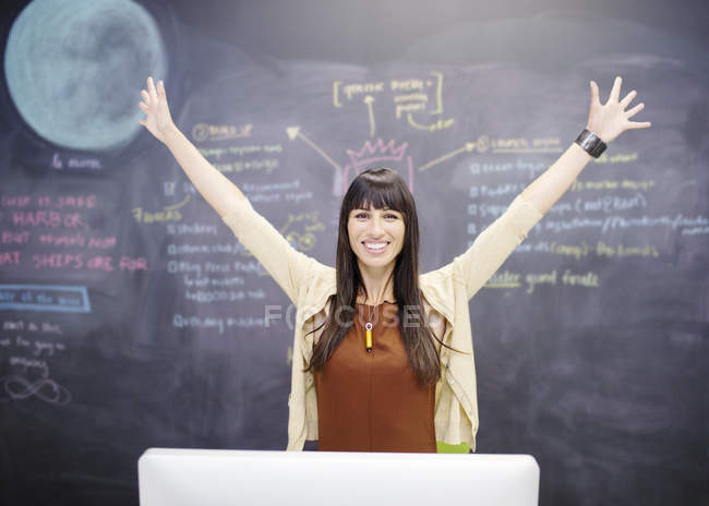 Portrait of smiling businesswoman with arms outstretched — Stock Photo