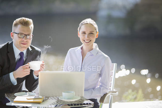 Business people working at sidewalk cafe — Stock Photo