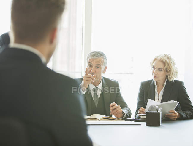 Geschäftsleute im Gespräch — Stockfoto