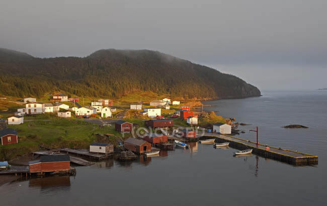 Село і dock по океану — стокове фото