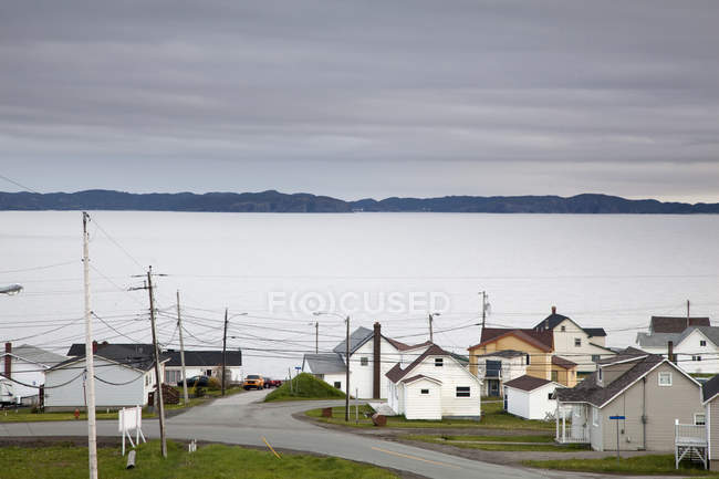 Village along ocean during daytime — Stock Photo