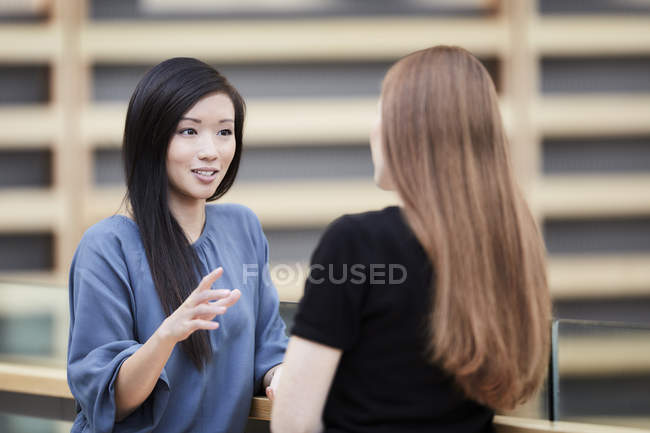 Businesswomen talking outside office — Stock Photo