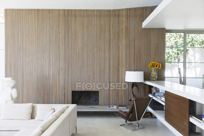 Parede de madeira da sala de estar moderna — Fotografia de Stock