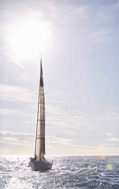 Scenic view of sailboat on sunny ocean — Stock Photo