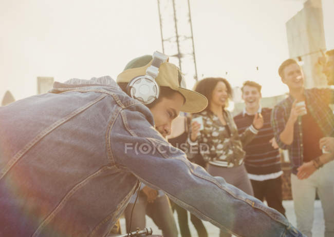 DJ with headphones at rooftop party — Stock Photo