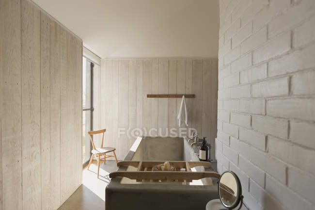 Home showcase bathroom with soaking tub — Stock Photo