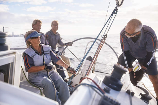 Scenic view of retired friends sailing — Stock Photo