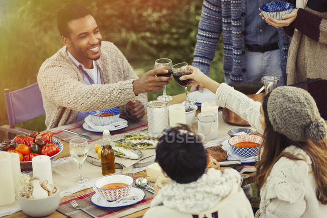 Couple toasting wine glasses at patio table lunch — Stock Photo