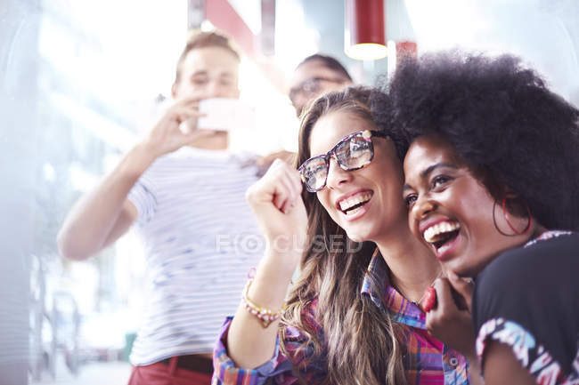 Laughing friends hanging out in modern cafe — Stock Photo