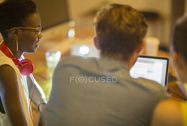 Young business people using laptop together — Stock Photo