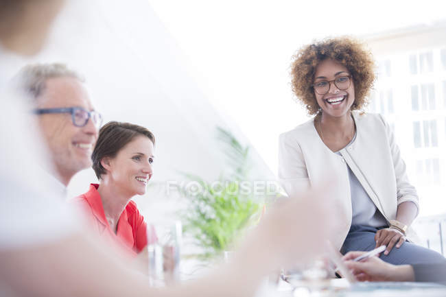Office workers talking at desk in modern office — Stock Photo