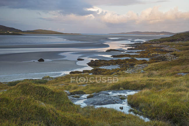 Tranquillo scena spiaggia e oceano, Luskentyre, Harris, Ebridi Esterne — Foto stock